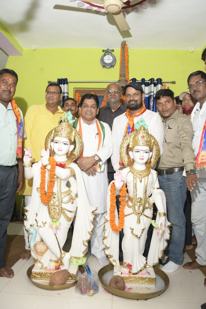 रायपुर  : मूर्ति प्राण प्रतिष्ठा कार्यक्रम में शामिल हुए नगरीय प्रशासन मंत्री डॉ डहरिया