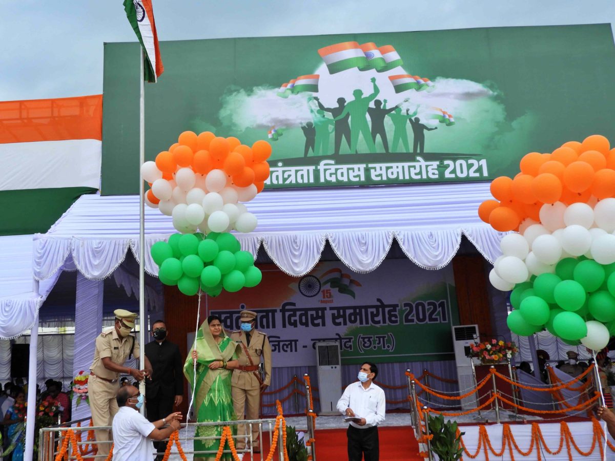 रायपुर : संसदीय सचिव डॉ. रश्मि आशीष सिंह ने बालोद में किया ध्वजारोहण