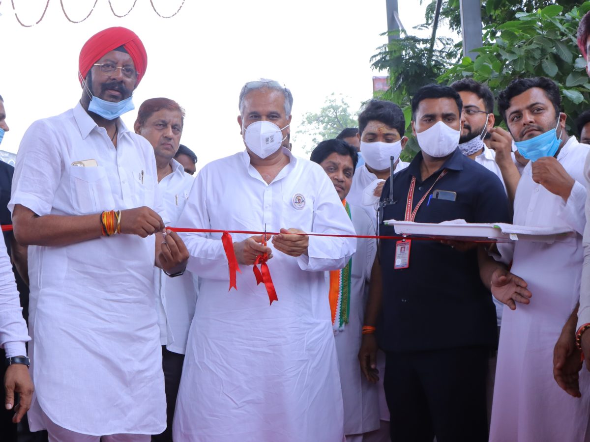 रायपुर : मुख्यमंत्री ने नवनिर्मित यात्री शेड का किया लोकार्पण