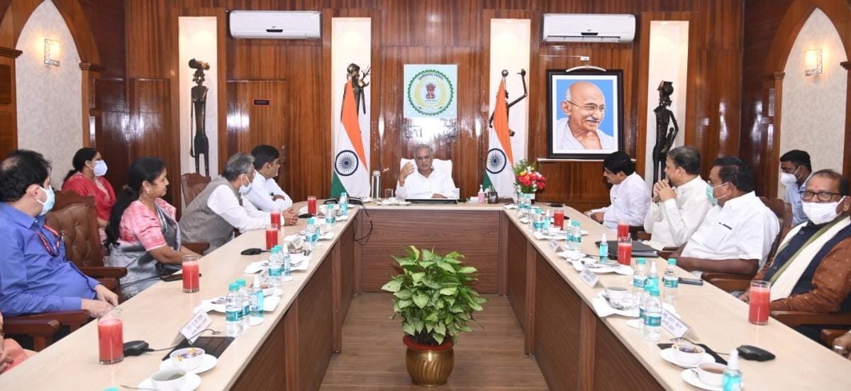 छत्तीसगढ़ की गोधन न्याय योजना के कायल हुए संसदीय समिति के सदस्य