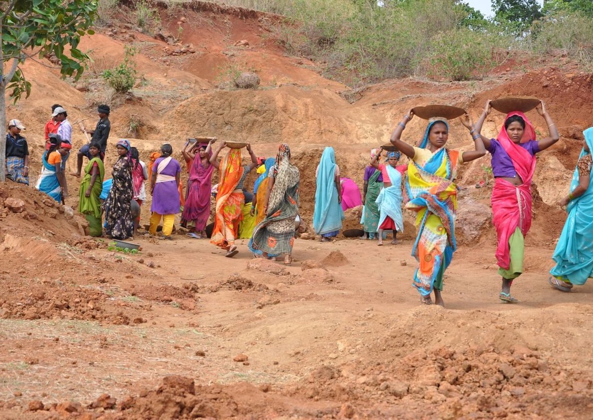 मनरेगा योजना श्रमिकों को रोजगार उपलब्ध कराने की दिशा में है मील का पत्थर mgnrega