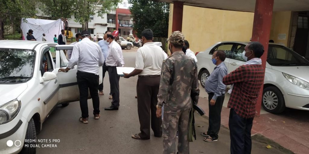 दुर्घटना में तीन साल पहले अपंग हुए युवक का सहारा बनी लोक अदालत