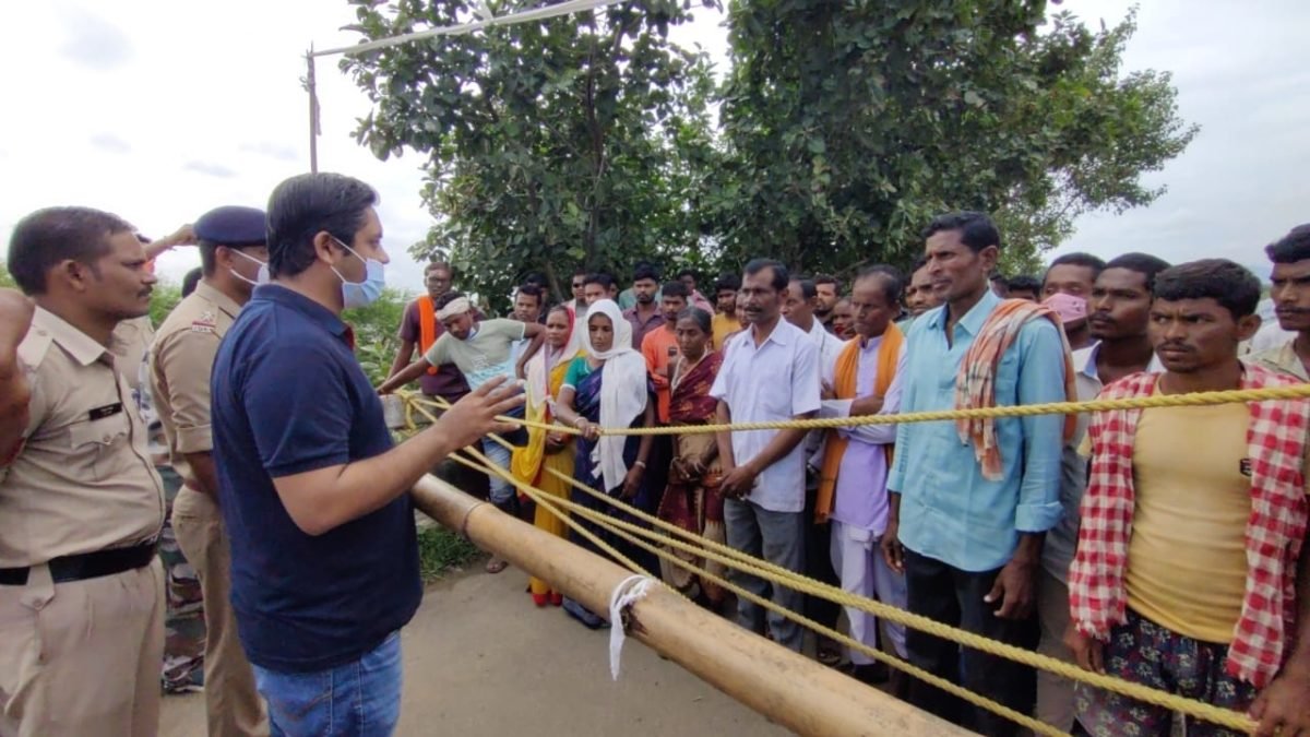 3 साल में नहीं मिला मुआवजा, किसानों ने किया चक्काजाम