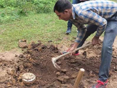 नक्सलियों ने लगाया 10 किलो का आईईडी बम, जवानों ने किया नष्ट