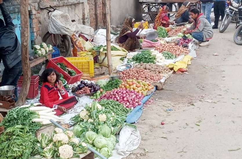 जिले के सभी हाट-बाजार में होगा चबूतरा निर्माण : कलेक्टर