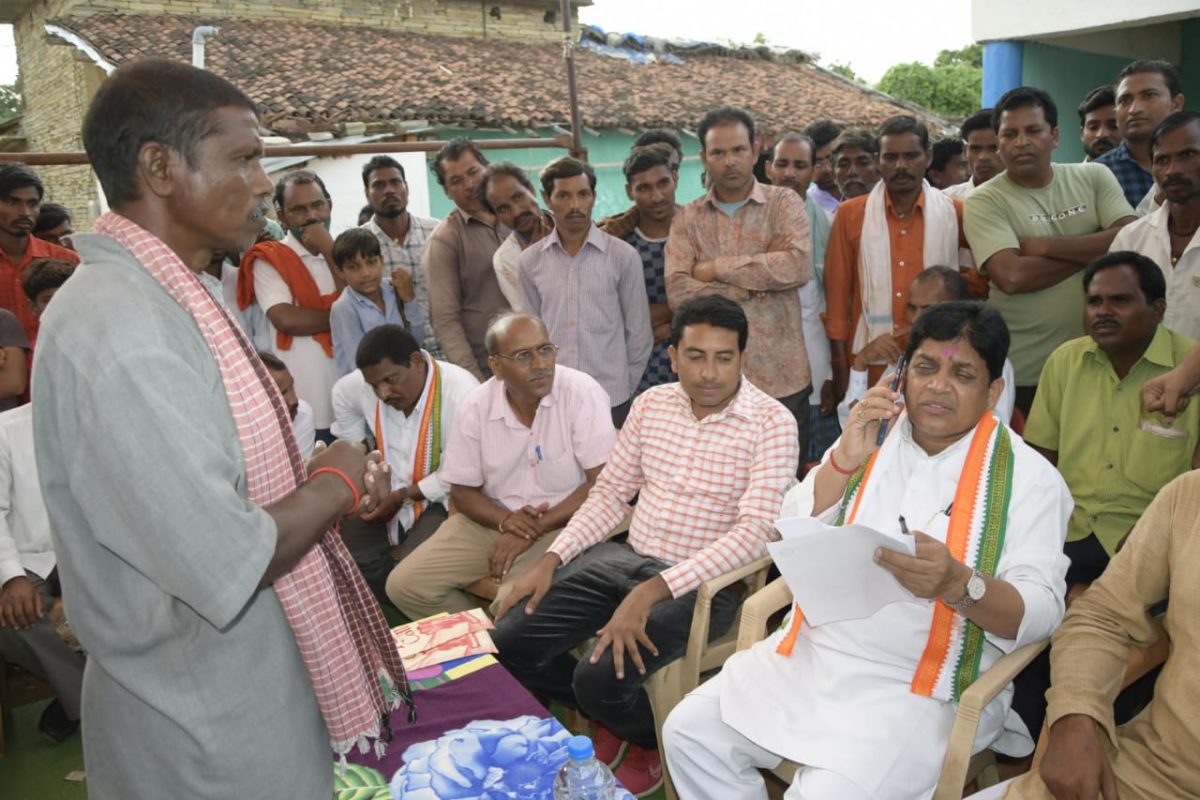 रायपुर  : मंत्री डॉ. डहरिया ने लगाई ग्राम अमोदी में चौपाल : दो रंगमंच की घोषणा की