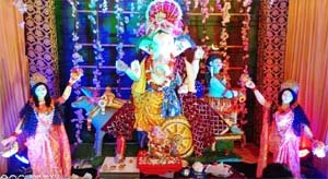 घरों सहित सार्वजनिक रूप से विराजे गणपति