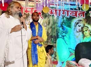 श्रीमद् भागवत ज्ञान यज्ञ में शामिल हुए महंत