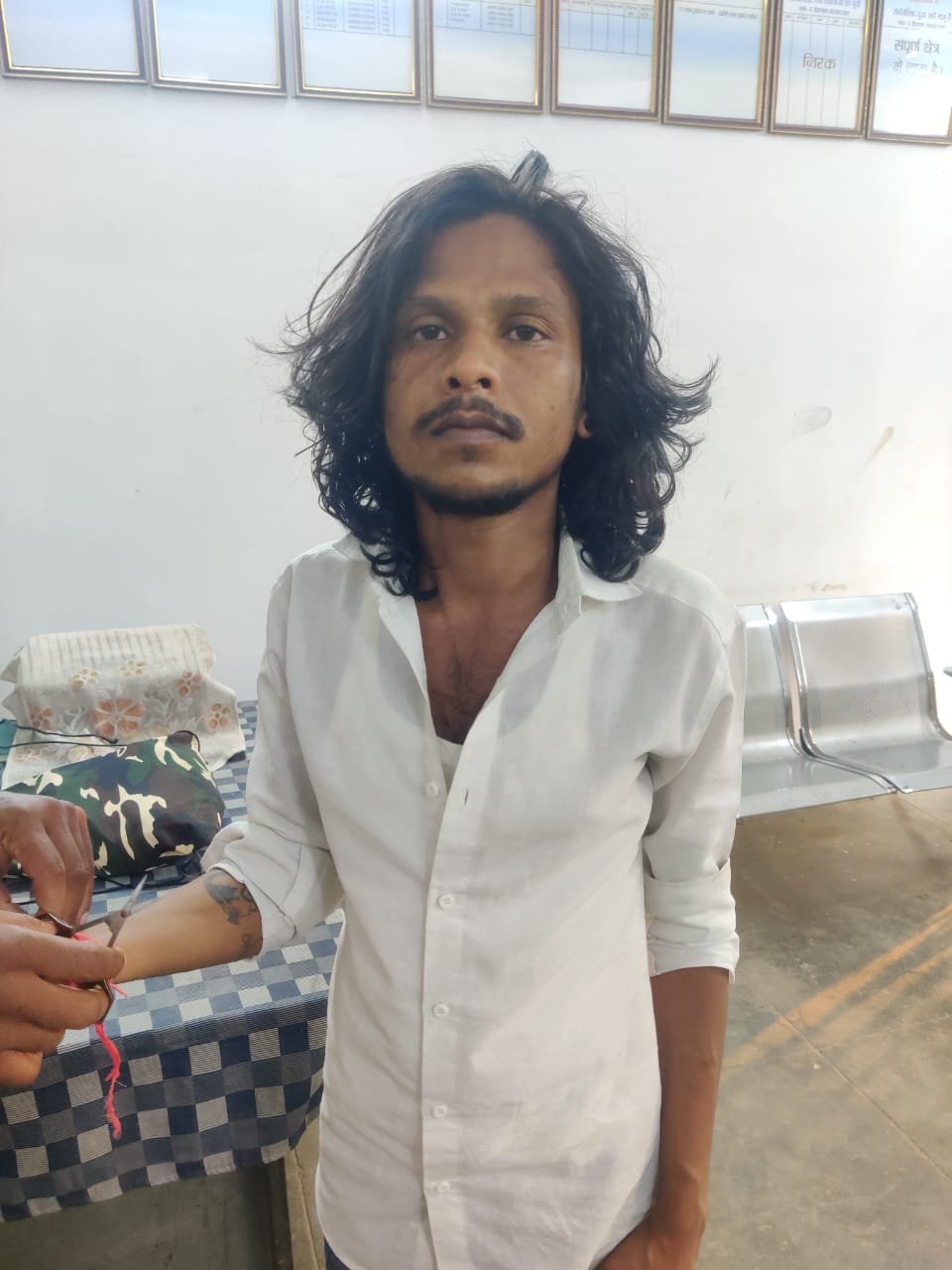 कट्टे की नोक पर लूट की कोशिश, भीड़ में लहराया कट्टा