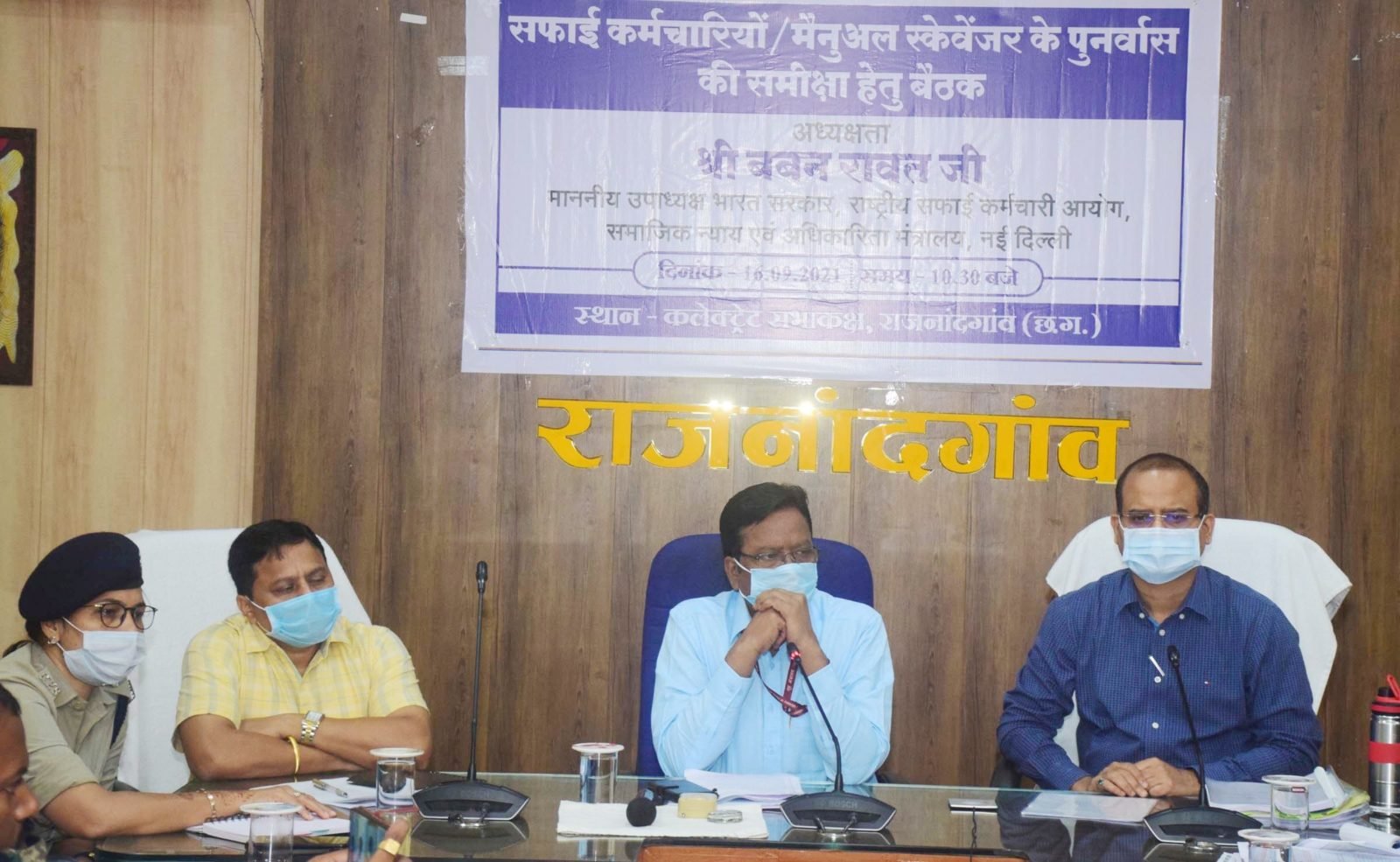 सफाईकर्मियों में शिक्षा के प्रति जागरूकता लाने की जरूरत है : श्री रावत