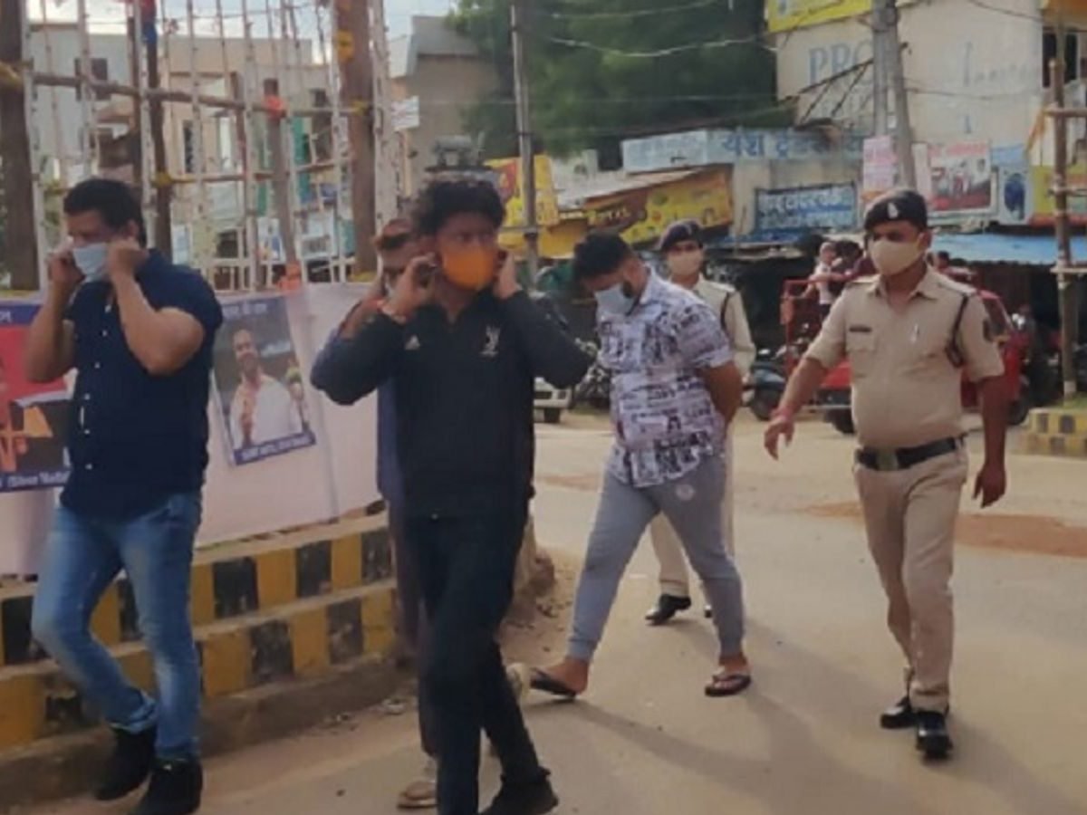 BJP के पूर्व पार्षद का कान पकड़वाकर निकाला जुलूस