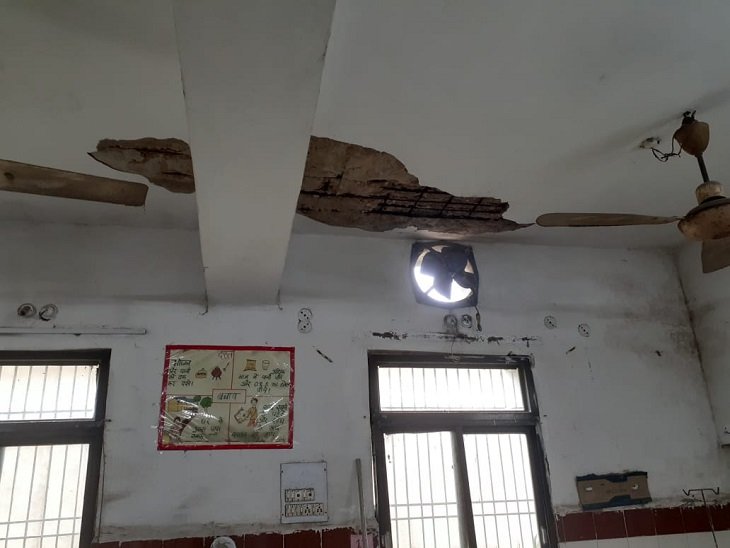मेडिकल कॉलेज में प्लास्टर गिरा, मरीज सहित 3 घायल