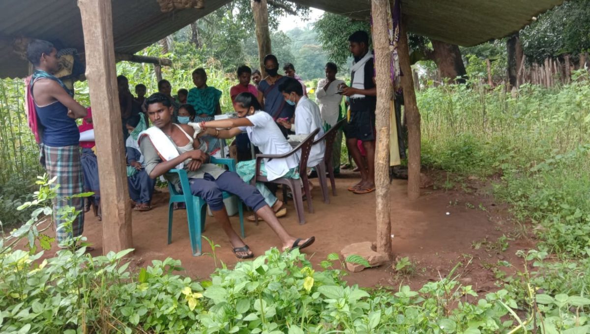 ग्रामीण अंचलों में मनाया जा रहा टीका त्यौहार