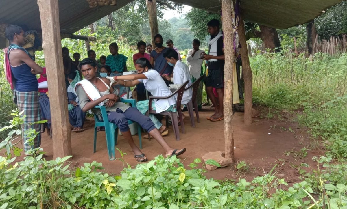 ग्रामीण अंचलों में मनाया जा रहा टीका त्यौहार