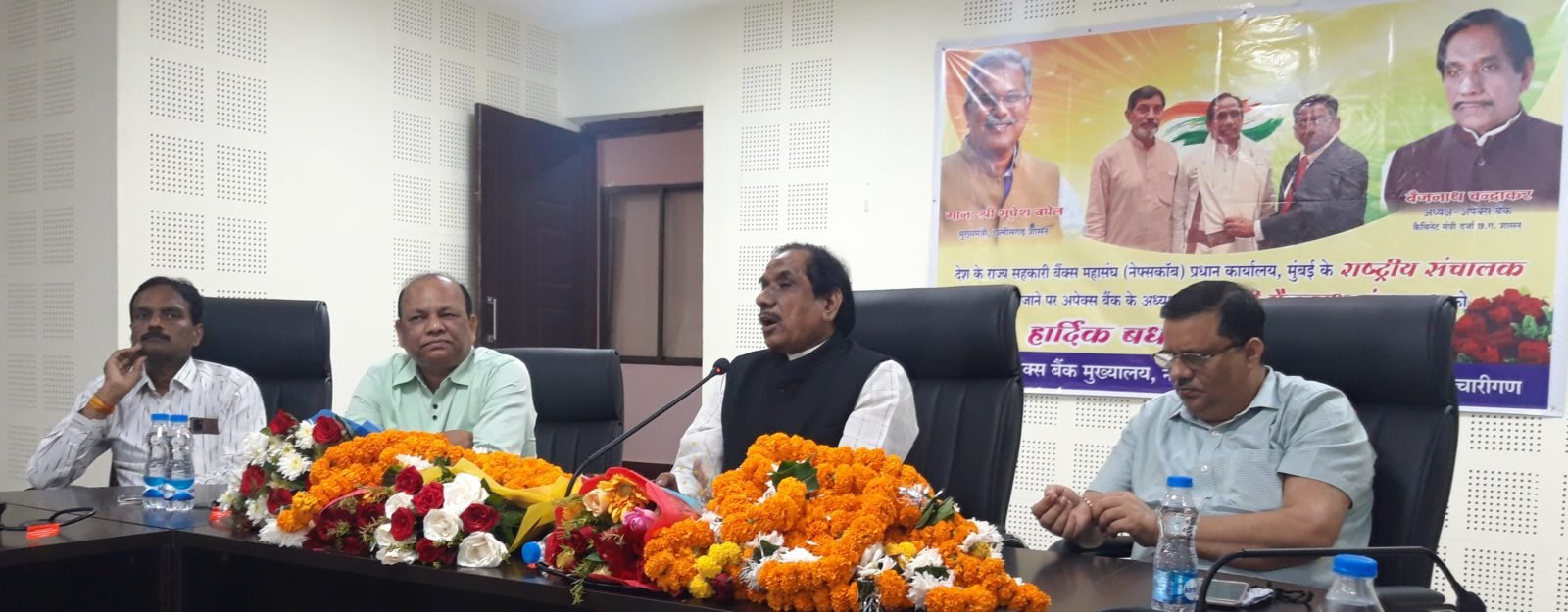 सहकारी बैंकों और समितियों को पूर्णतः कम्प्यूटरीकृत करने की कार्ययोजना बनाए