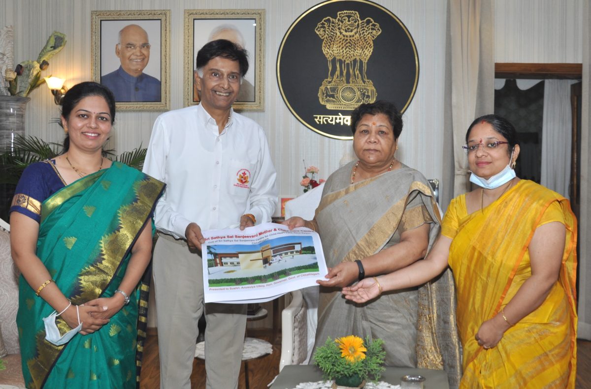 रायपुर : राज्यपाल से श्री सत्य साईं चैरिटेबल ट्रस्ट के अध्यक्ष  श्री श्रीनिवास ने की भेंट  