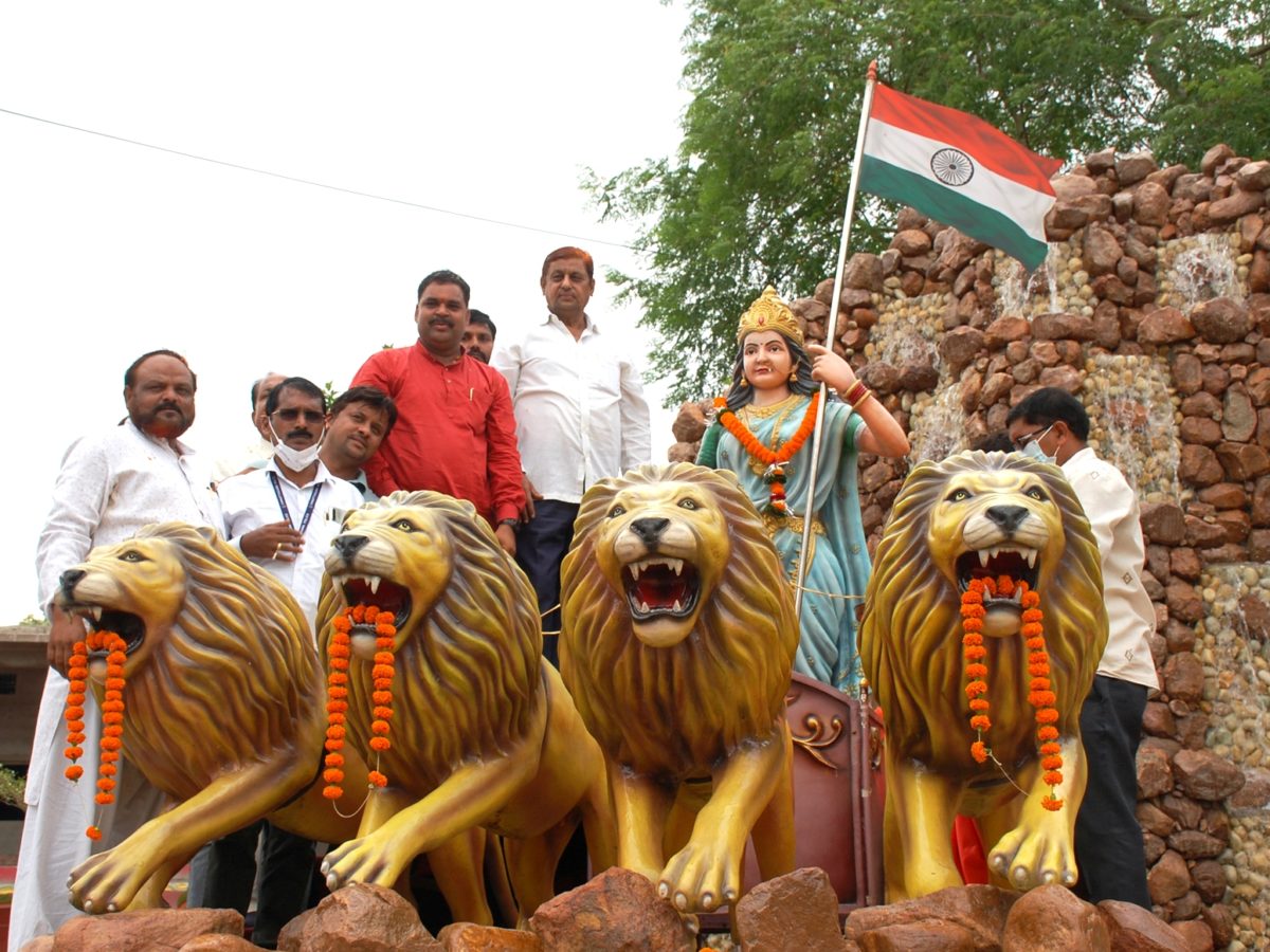 रायपुर : वन मंत्री मोहम्मद अकबर ने कवर्धा में भारतमाता प्रतिमा का किया अनावरण