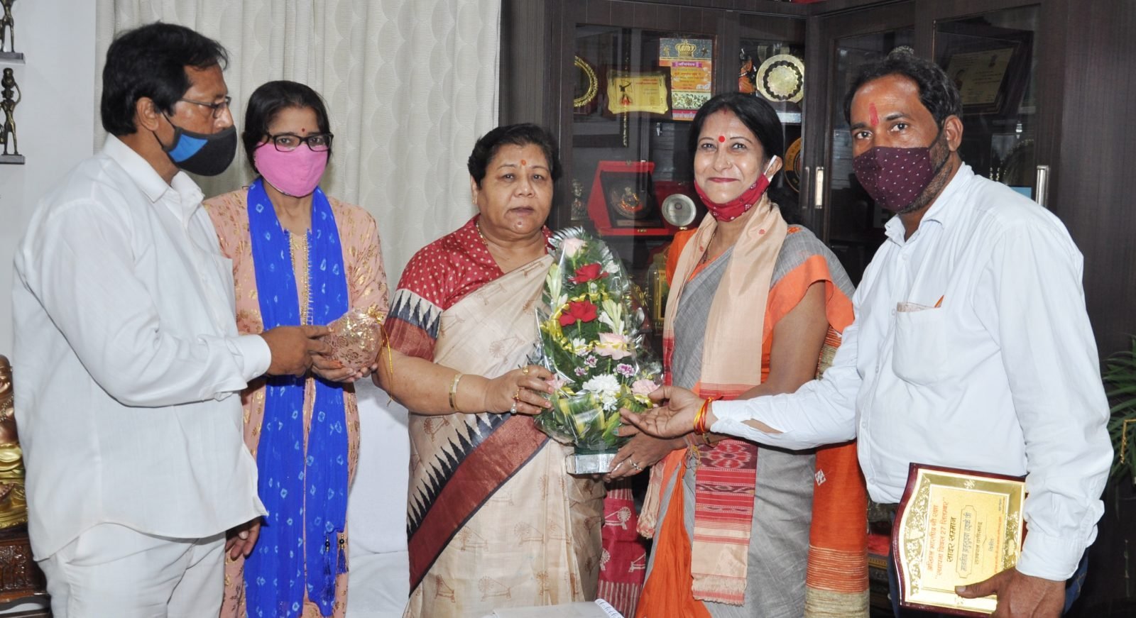 राज्यपाल से अखिल भारतीय गौ रक्षा महासंघ के प्रतिनिधिमण्डल ने की भेंट