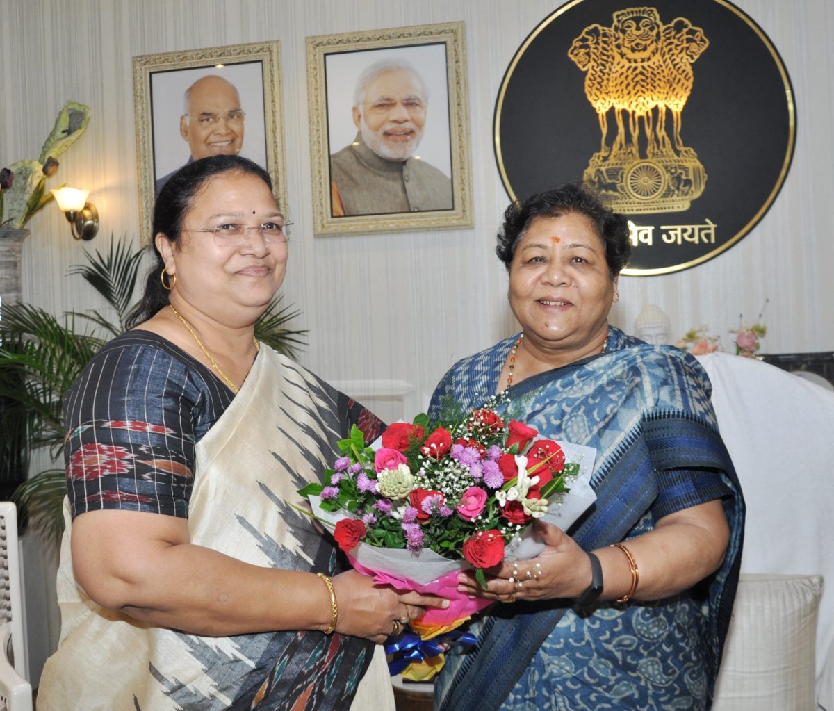 रायपुर :   राज्यपाल से महिला एवं बाल विकास मंत्री श्रीमती भेंड़िया ने की भेंट