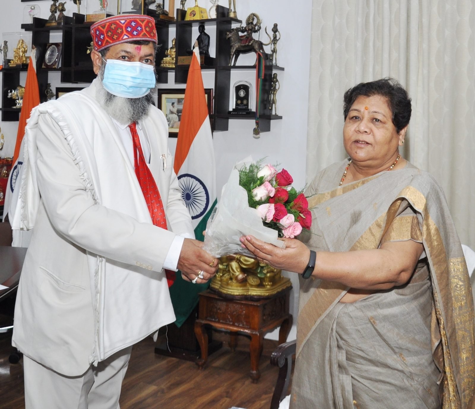 रायपुर : राज्यपाल से कुलपति श्री वाजपेयी ने की भेंट 