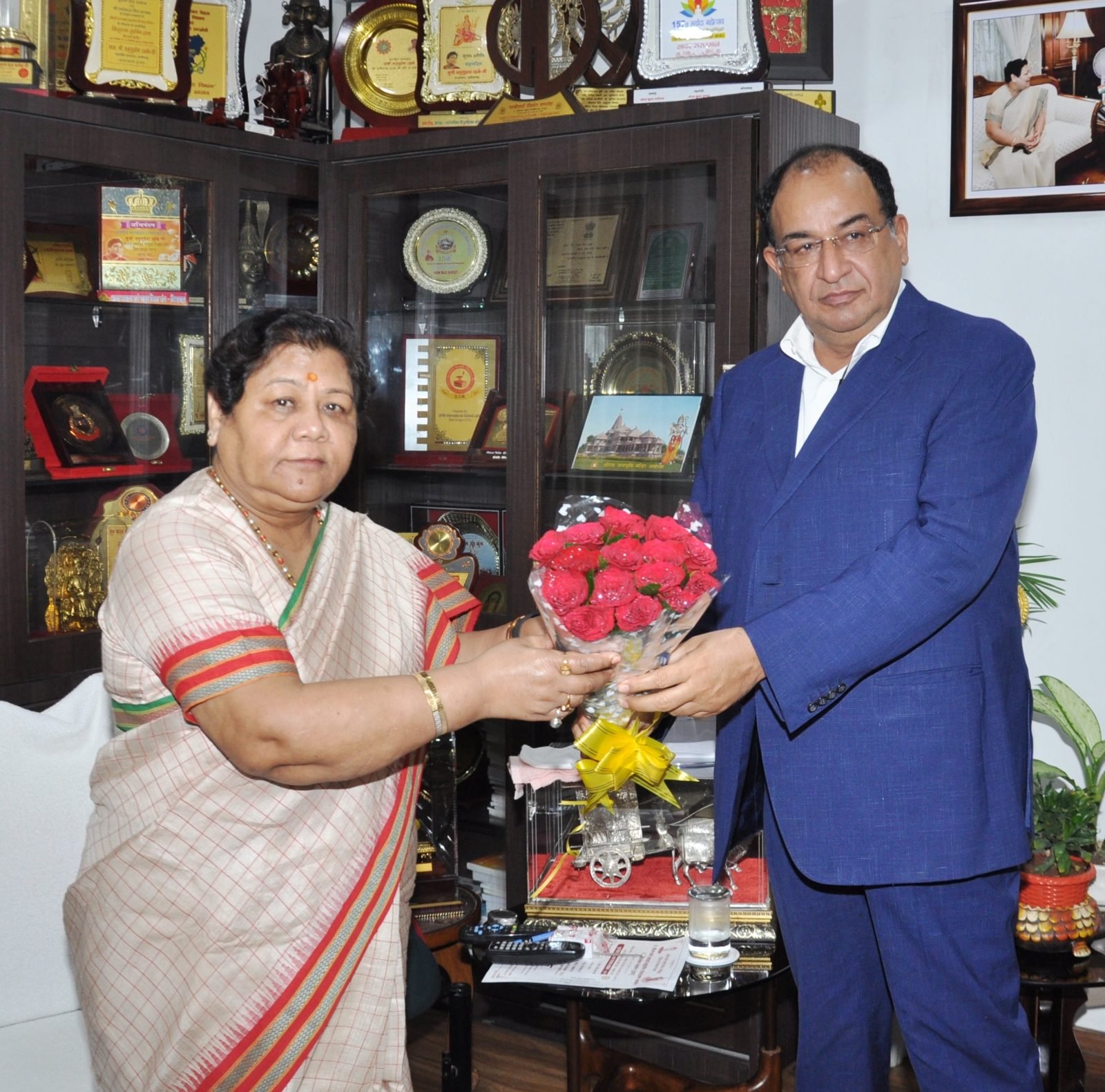 रायपुर : राज्यपाल से आई.बी. ग्रुप के मैनेजिंग डायरेक्टर श्री अली ने की सौजन्य भेंट