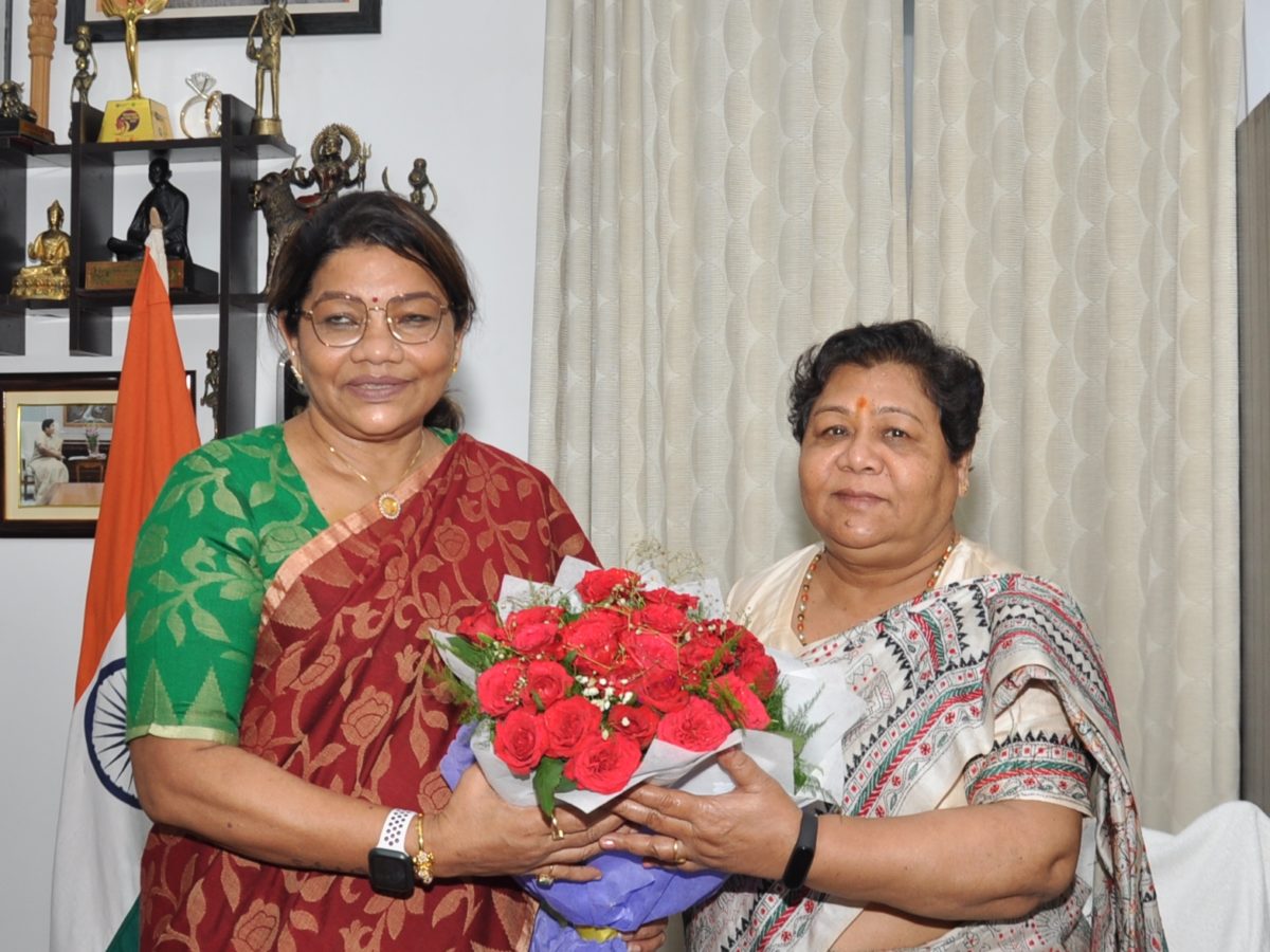 रायपुर :  राज्यपाल से केन्द्रीय राज्यमंत्री श्रीमती रेणुका सिंह ने की भेंट