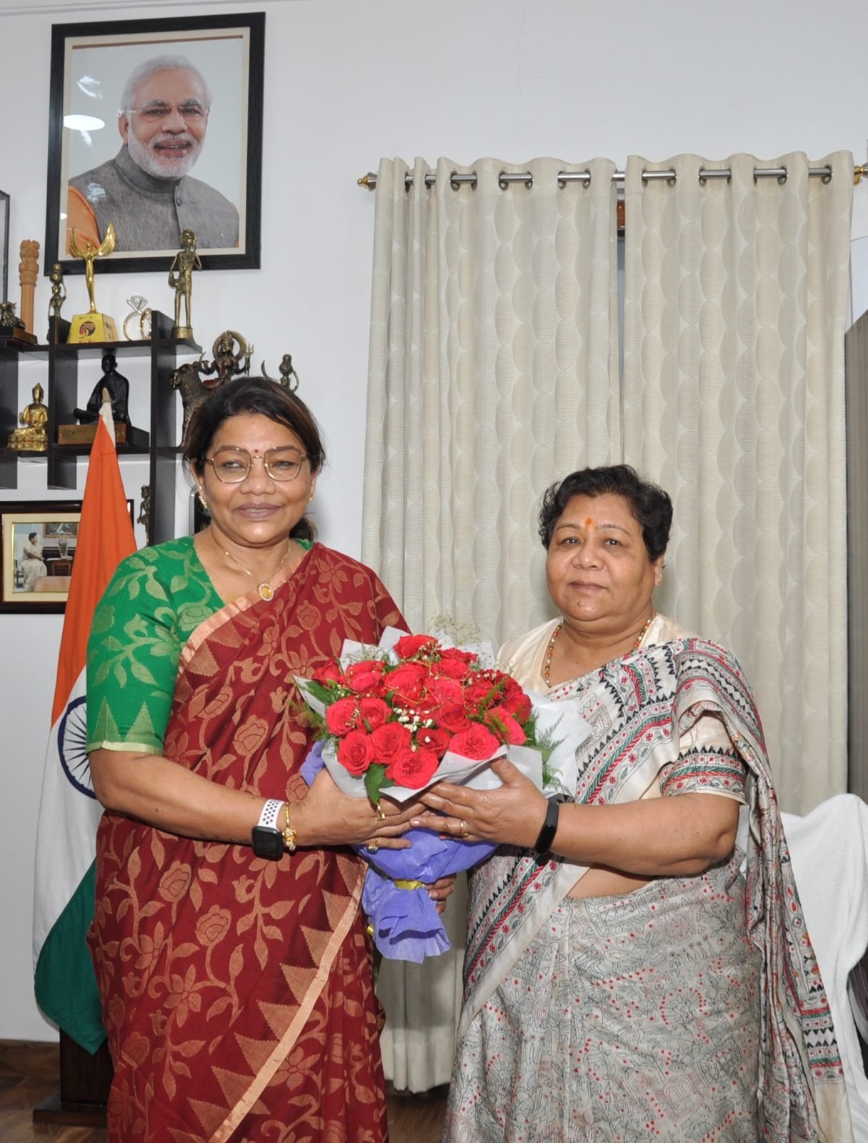 रायपुर : राज्यपाल से केन्द्रीय राज्यमंत्री श्रीमती रेणुका सिंह ने की भेंट