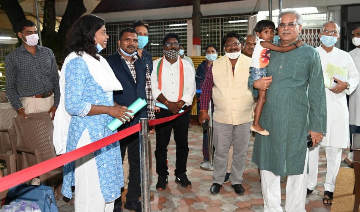 रायपुर :  मुख्यमंत्री से जनपद पंचायत बगीचा के पदाधिकारियों ने की सौजन्य मुलाकात