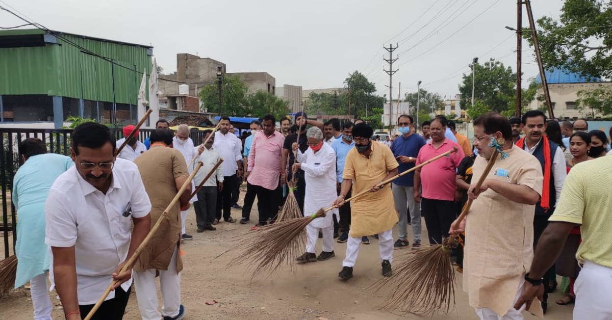 पीएम मोदी के जन्मदिन पर भाजपा ने जिला अस्पताल में चलाया सफाई अभियान