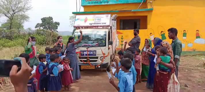 सुपोषण की अलख जगाता रथ पहुंच रहा द्वार-द्वार