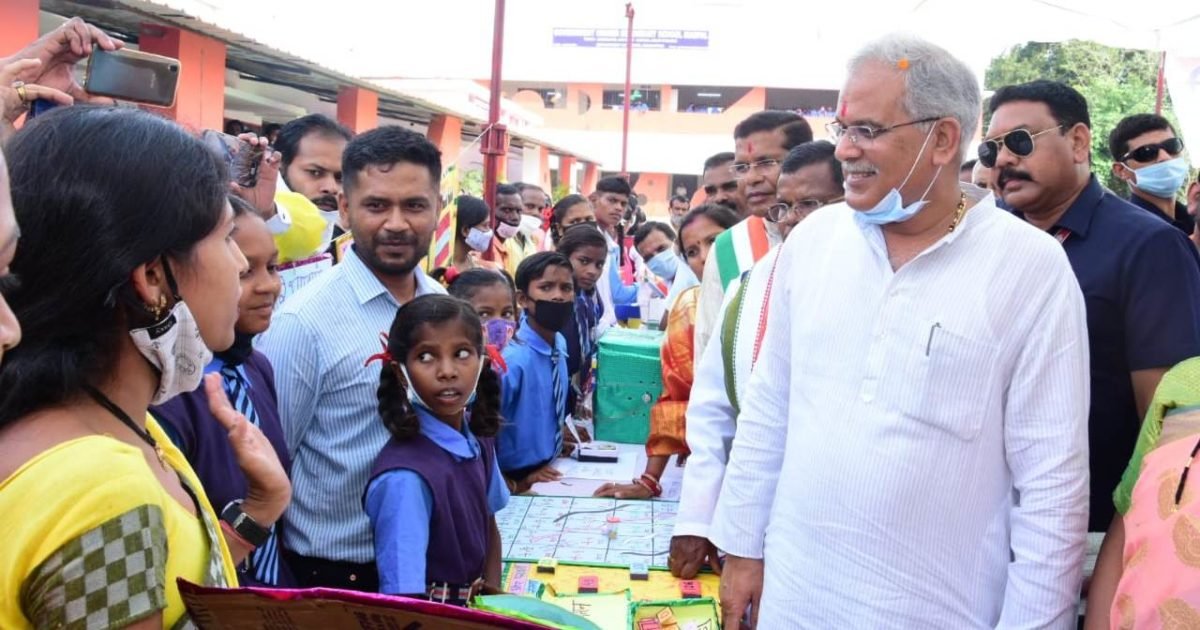 एलेक्सा में अपने बारे में सुनकर मुख्यमंत्री मुस्करा उठे