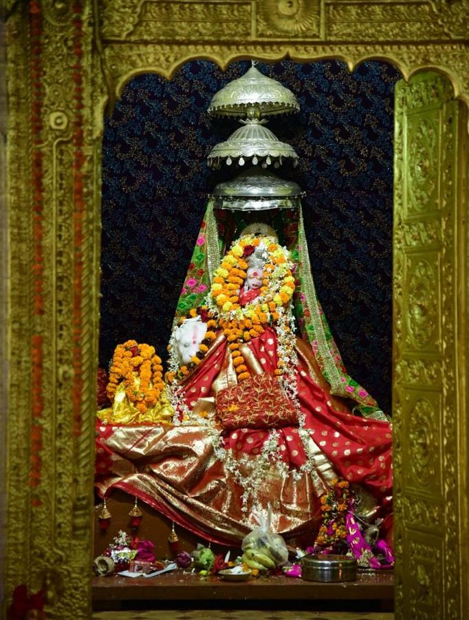 मुख्यमंत्री ने मां दंतेश्वरी मंदिर में पूजा-अर्चना कर प्रदेश की सुख-समृद्धि की कामना की