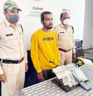 पुलिस ने 10 महीने पहले की गई चोरी की गुत्थी सुलझाई