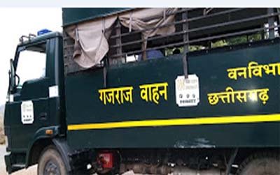 गजराज वाहन में प्रोजेक्टर के माध्यम से हाथियों से बचाव