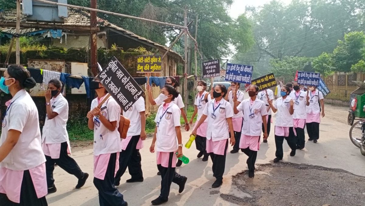 डेंगू रोकथाम : लोगों में जागरूकता लाने शहर में निकली रैली