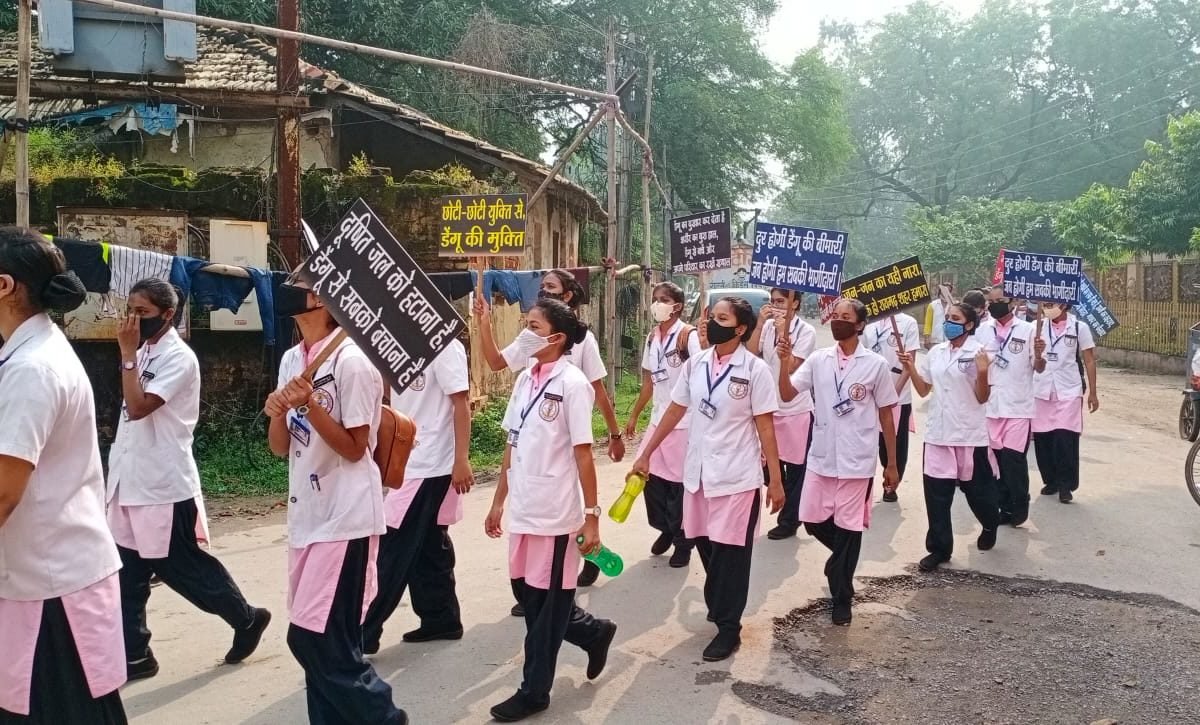 डेंगू रोकथाम : लोगों में जागरूकता लाने शहर में निकली रैली