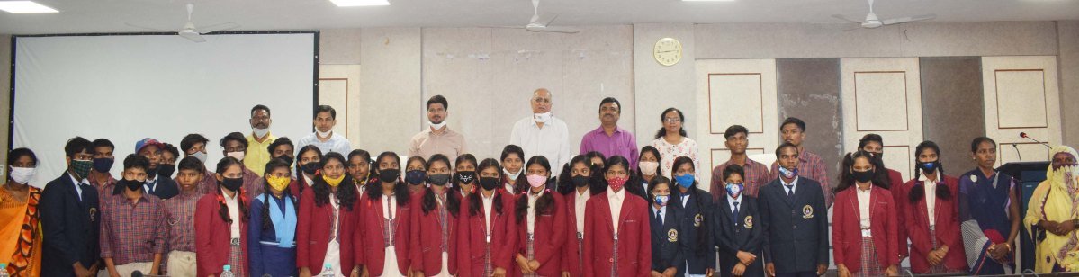 राष्ट्रीय साम्प्रदायिक सदभाव प्रतिष्ठान के सचिव मनोज पंथ ने नक्सल प्रभावित बच्चों से की मुलाकात