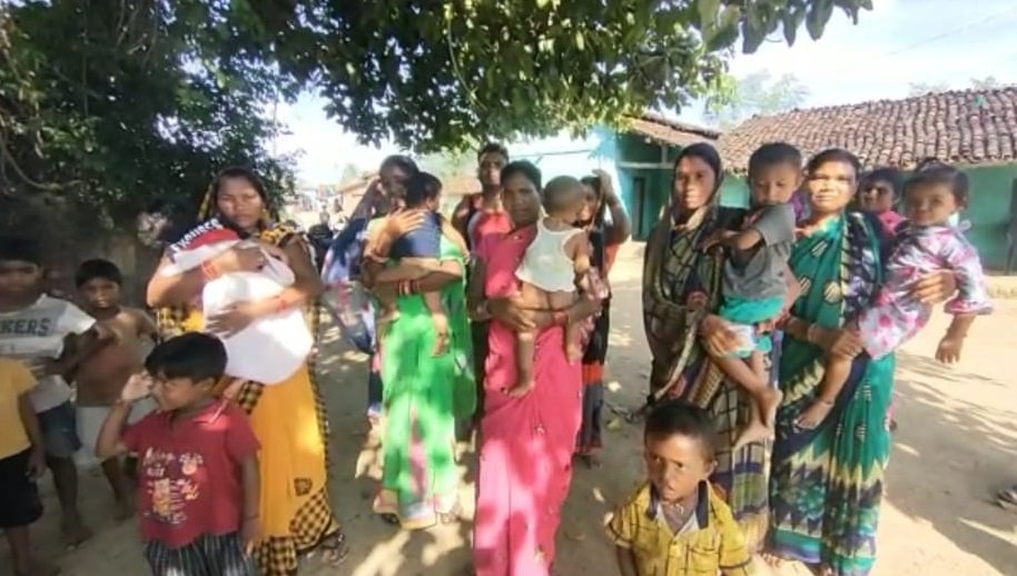 30 बच्चे बीमार, परिजन बोले- स्वास्थ्य विभाग ने पिलाई थी आयर सिरप