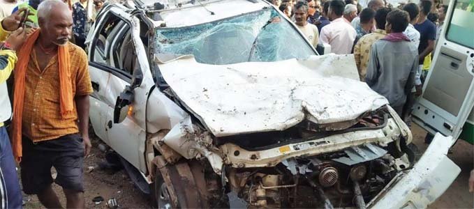 कार अनियंत्रित होकर उरला बोगदा से गिरी नीचे, 3 की मौत, 7 घायल
