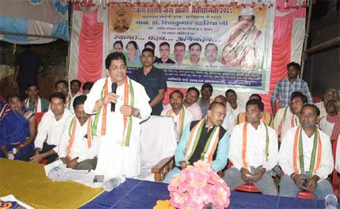 डॉ. डहरिया पंद्रह गाँवों के दुर्गा माता पंडाल में पहुंचे