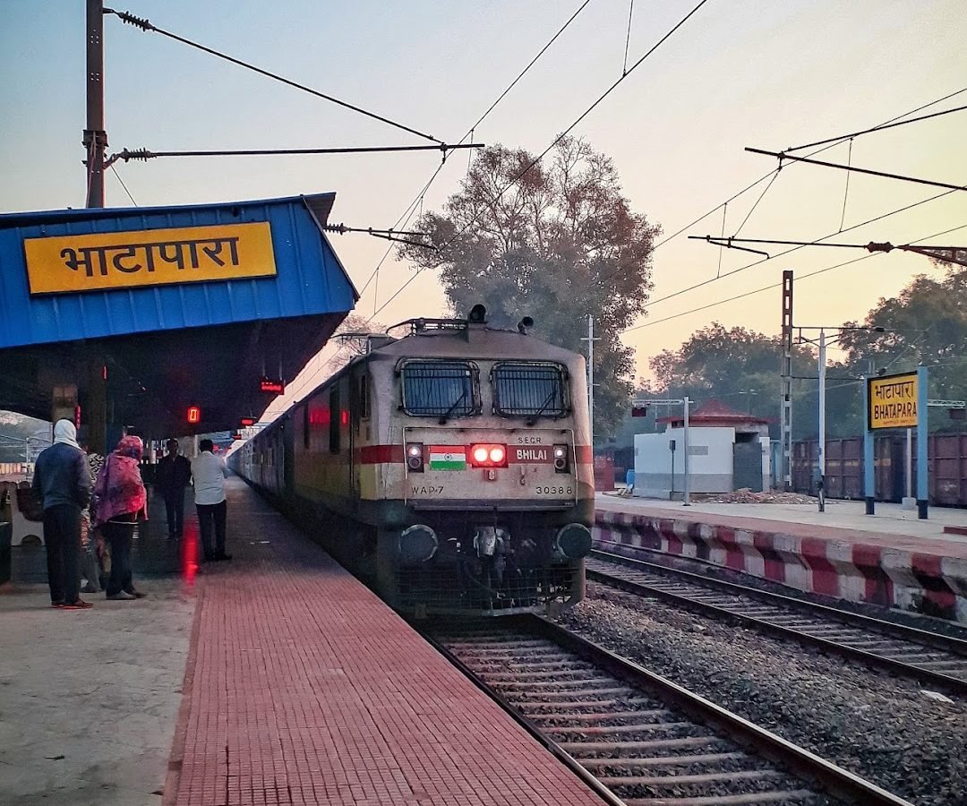 लोकल ट्रेन प्रारंभ न होने से यात्री परेशान