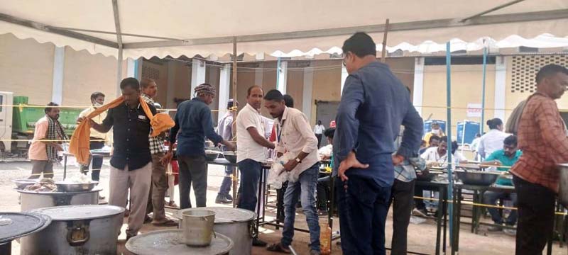शिविर में रविदास समाज जनकल्याण सूरजपुर ने सहयोग के लिए बढ़ाया हाथ, किया श्रमदान