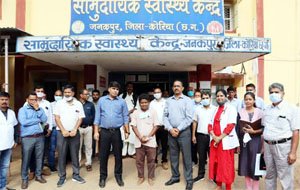 कलेक्टर ने सामुदायिक स्वास्थ्य केंद्र निर्माणाधीन ऑपेरशन थिएटर का किया निरीक्षण