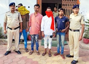 गुण्डा बदमाशों के विरूद्ध खुर्सीपार पुलिस की कार्रवाई
