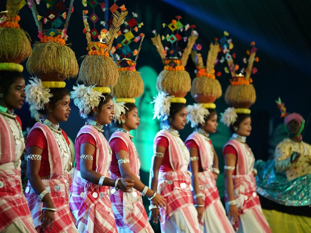 विभिन्न राज्यों के कलाकारों ने दी शानदार लोक नृत्यों की प्रस्तुति