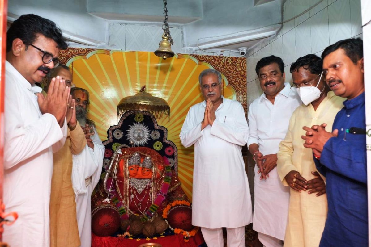 मुख्यमंत्री माता कौशल्या मंदिर में पूजा-अर्चना कर प्रदेशवासियों की खुशहाली की कामना की