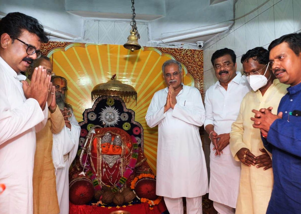 मुख्यमंत्री माता कौशल्या मंदिर में पूजा-अर्चना कर प्रदेशवासियों की खुशहाली की कामना की