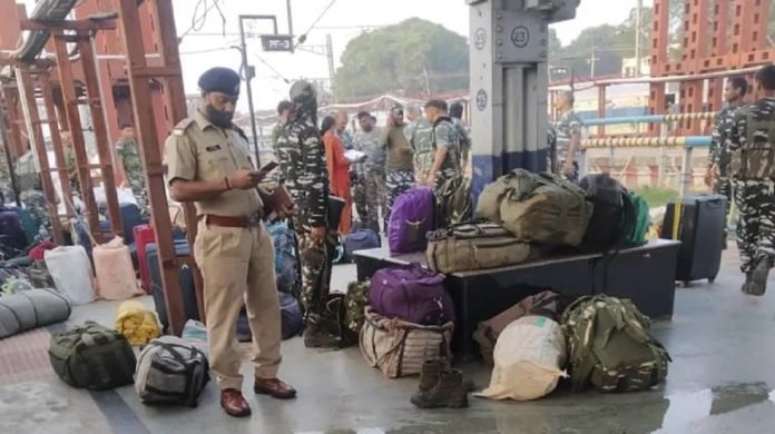 CRPF स्पेशल ट्रेन में जवान के हाथ से छूटा डेटोनेटर से भरा बॉक्स, धमाके में 4 जवान घायल