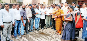 शिक्षकों ने वेतन विसंगति दूर करने मुख्यमंत्री-शिक्षामंत्री के नाम सौंपा ज्ञापन