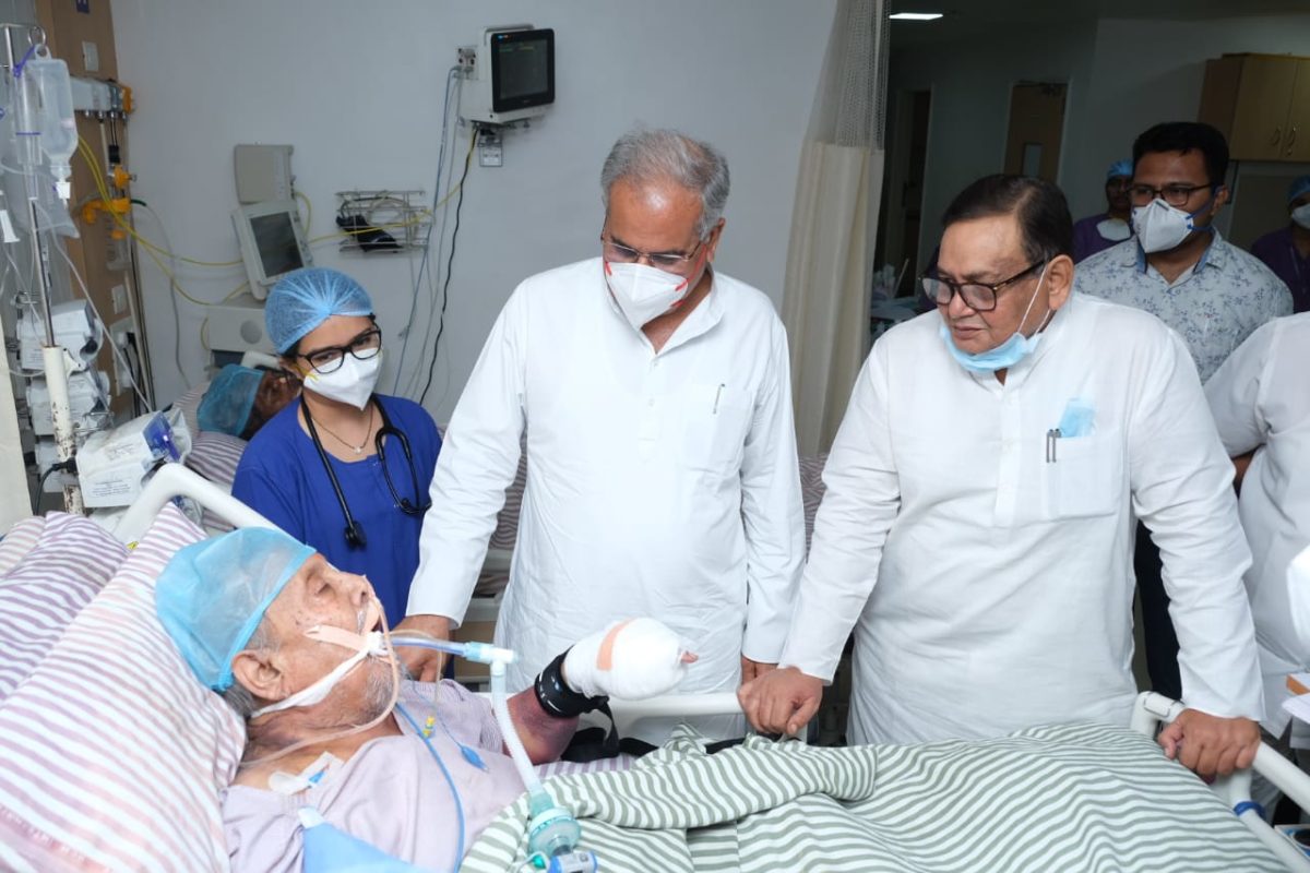 मुख्यमंत्री ने अस्पताल पहुंचकर विद्यासागर अग्रवाल के स्वास्थ्य की जानकारी ली